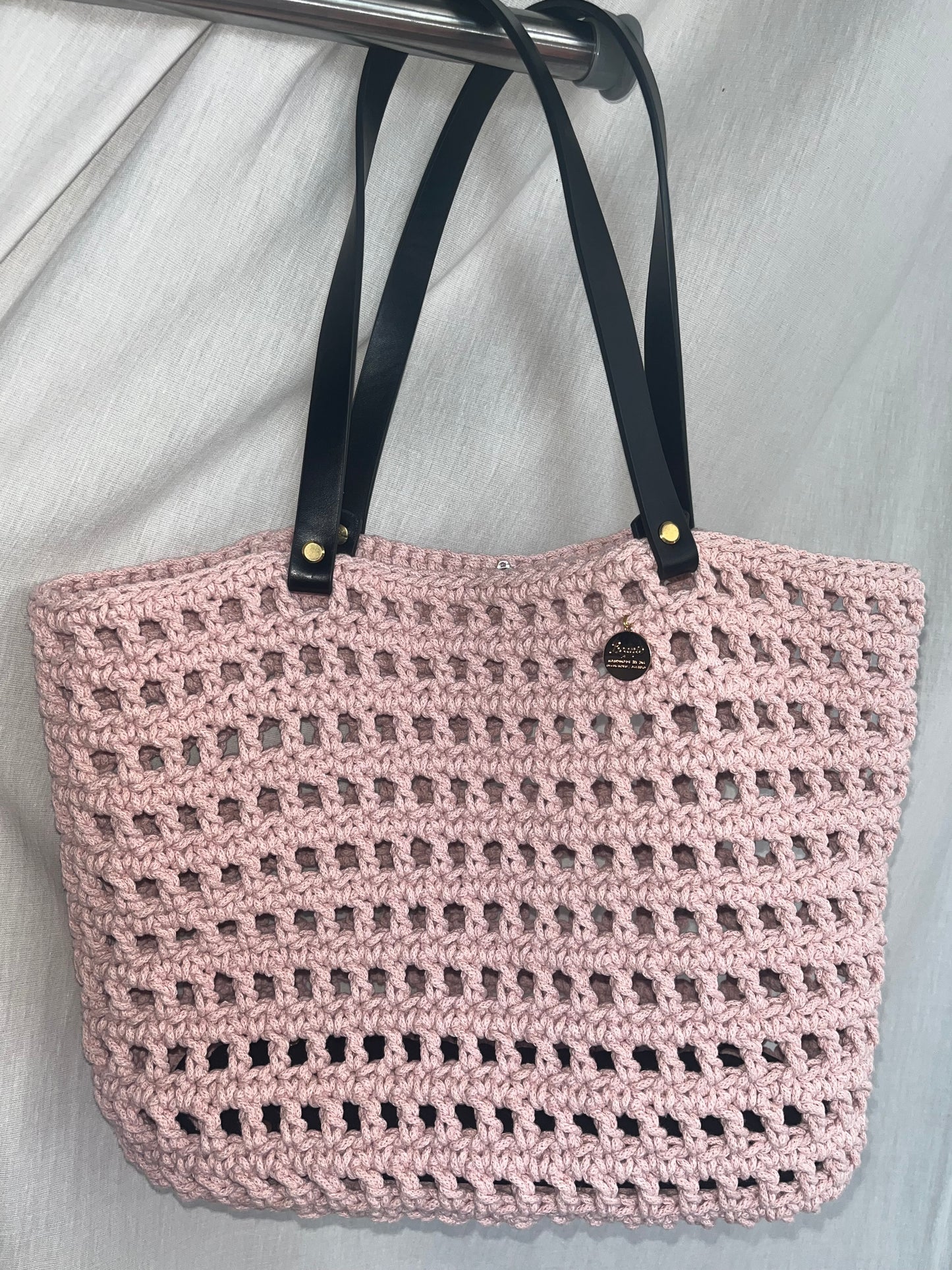 Sommertasche mit Kunstlederriemen und Lederboden
