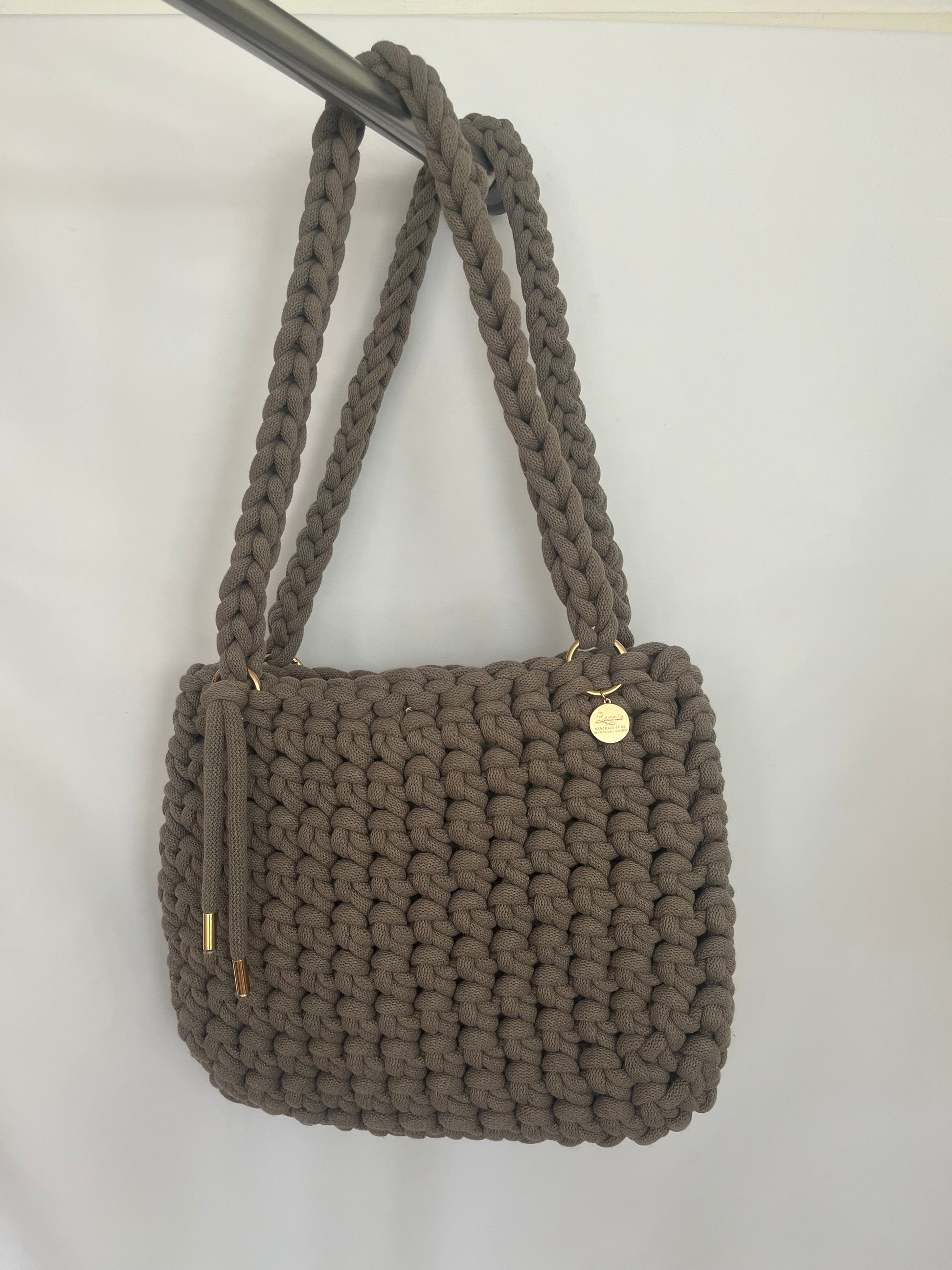 handgemachte Häkeltasche aus recycelter Baumwolle coffee