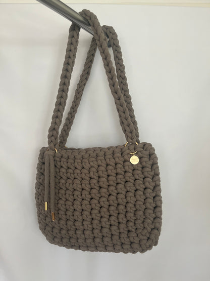 handgemachte Häkeltasche aus recycelter Baumwolle coffee