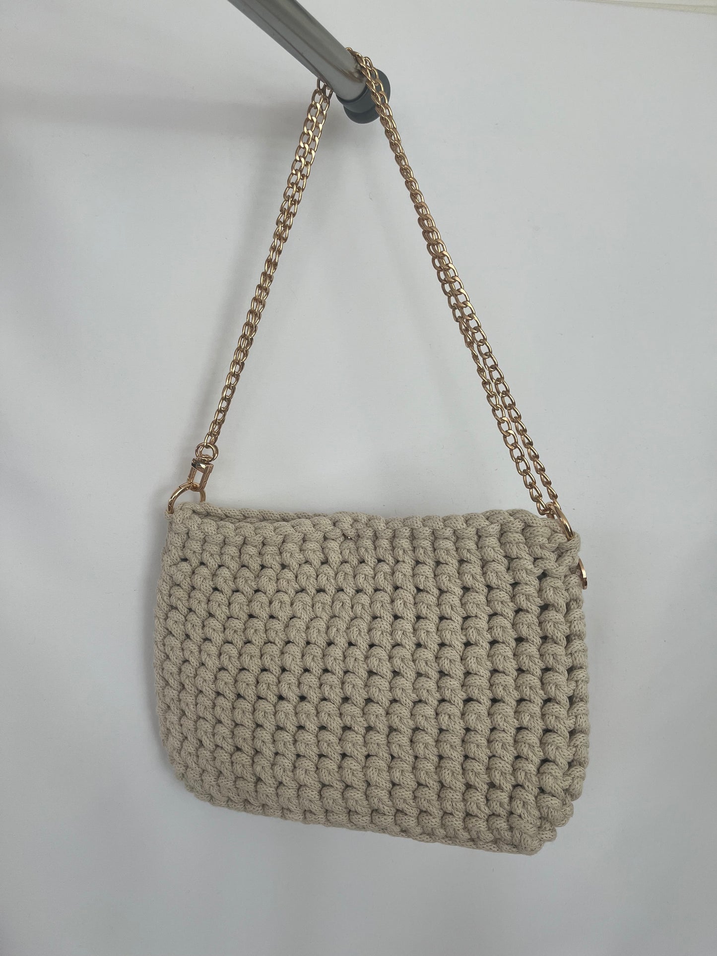 handgemachte Häkeltasche aus Baumwolle in beige – mittelgroße nachhaltige Tasche