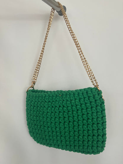 handgemachte Häkeltasche aus Baumwolle in grün – nachhaltige mittelgroße Tasche