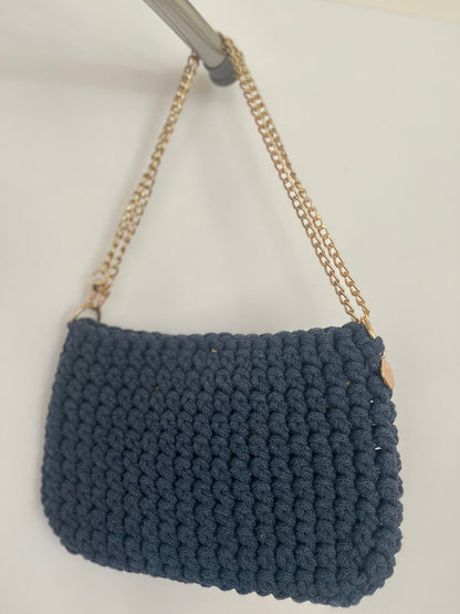 handgemachte Häkeltasche aus Baumwolle in jeans blue – lässige mittelgroße Tasche