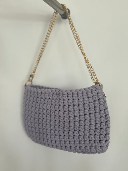 handgemachte Häkeltasche aus Baumwolle in lila – stilvolle mittelgroße Tasche