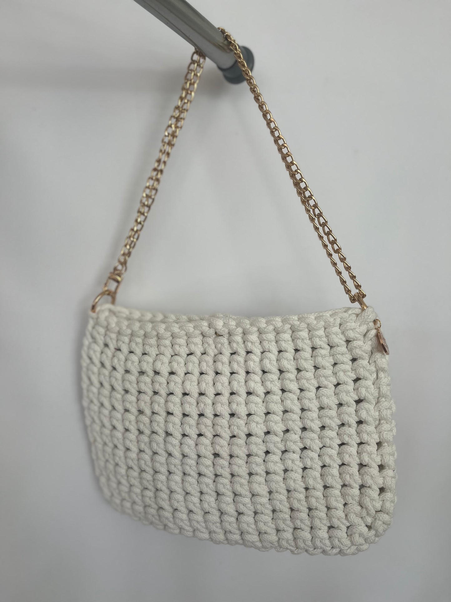 handgemachte Häkeltasche aus Baumwolle in off white – helle zeitlose Tasche