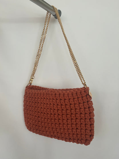 handgemachte Häkeltasche aus Baumwolle in terracotta – erdige mittelgroße Tasche