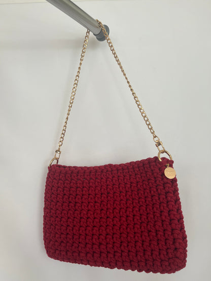 handgemachte Häkeltasche aus Baumwolle in weinrot – stilvolle mittelgroße Tasche