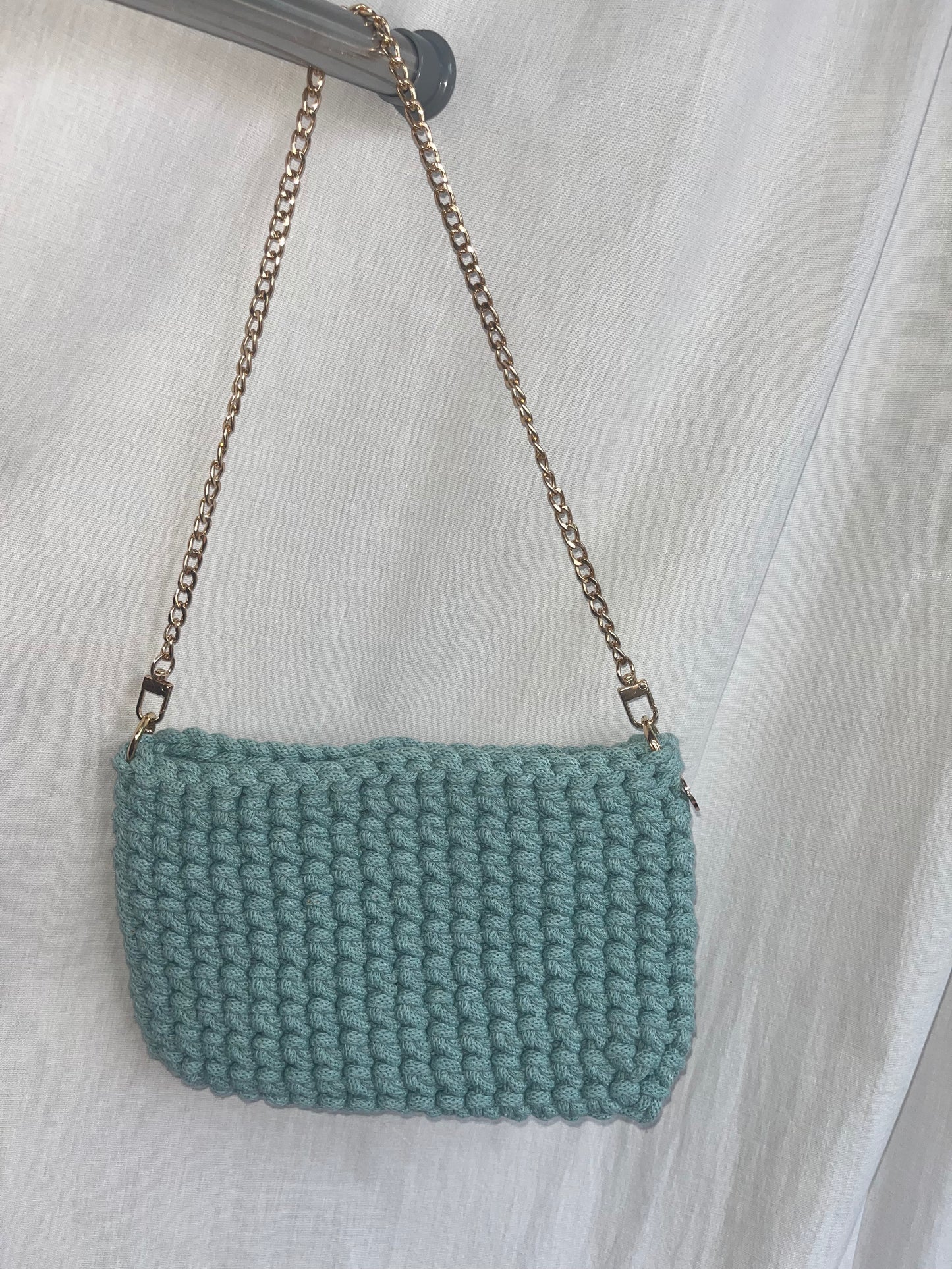 kleine handgemachte Häkeltasche aus Baumwolle in aloe grün – natürliche Tasche