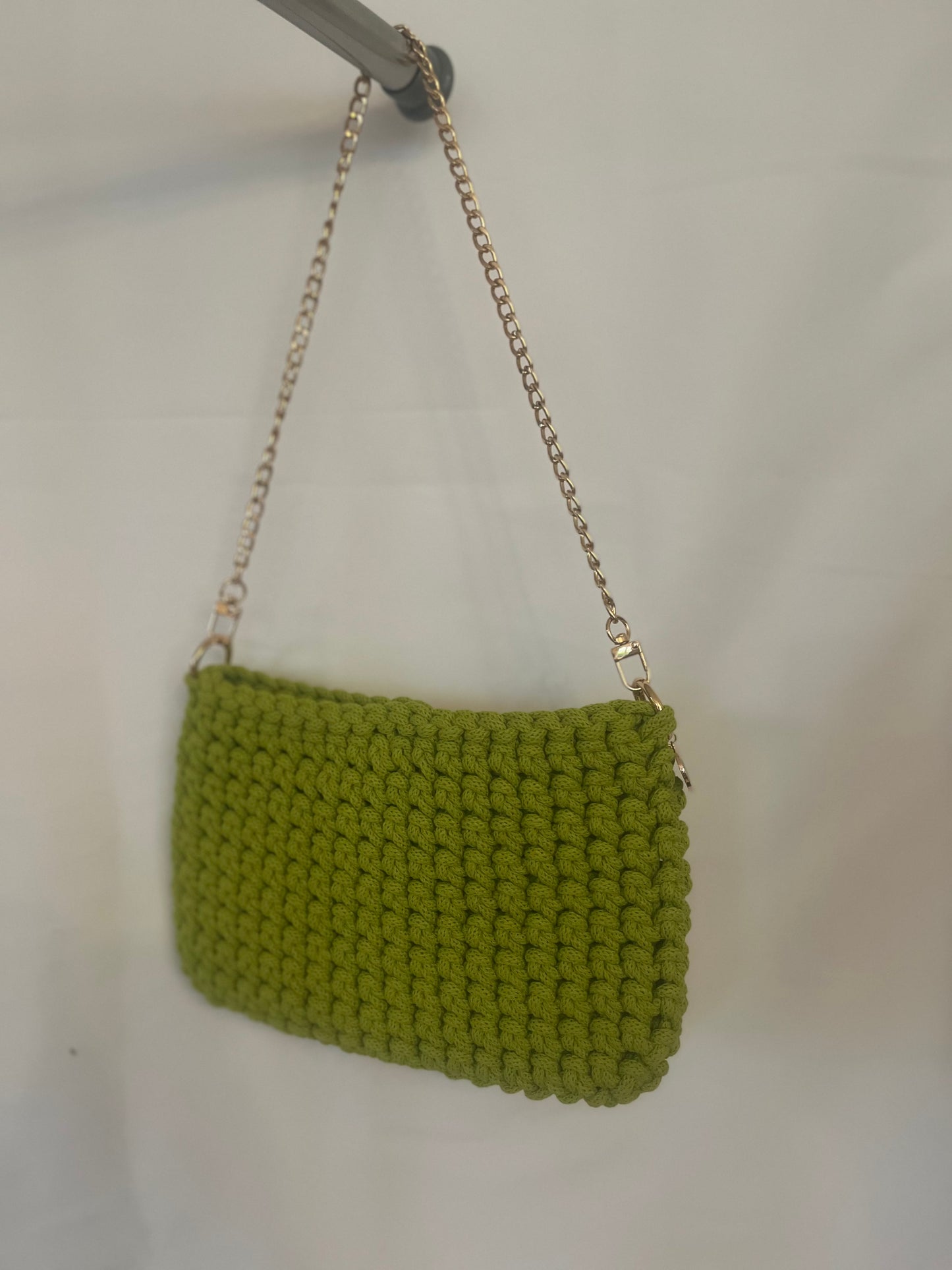 kleine handgemachte Häkeltasche aus Baumwolle in dopamine lime – leuchtende Tasche