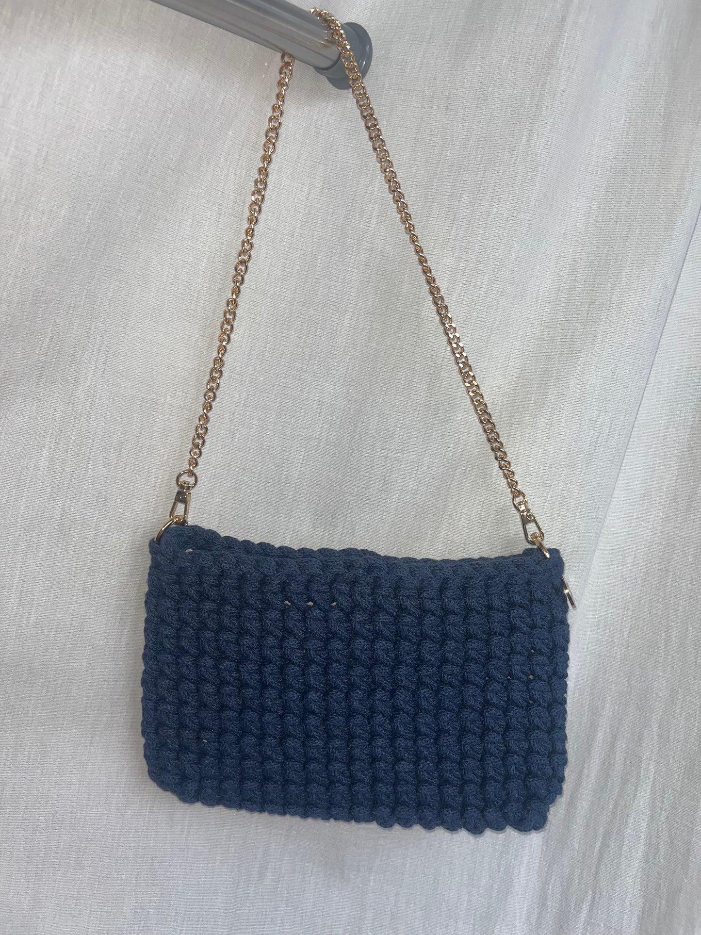 kleine handgemachte Häkeltasche aus Baumwolle in jeans blue – lässige Tasche