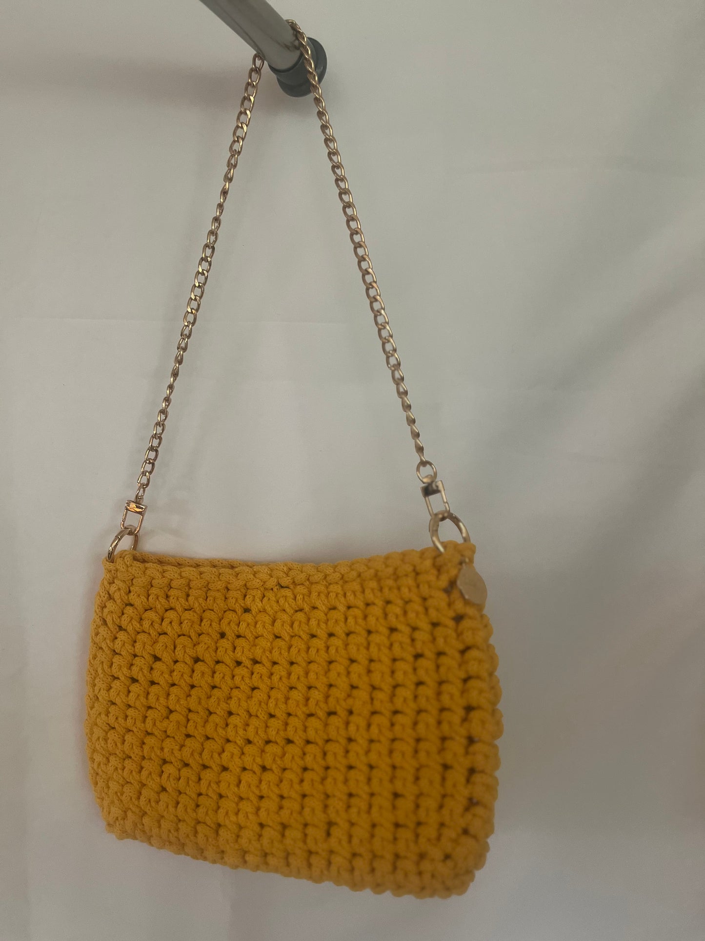 kleine handgemachte Häkeltasche aus Baumwolle in mustard gelb – warme Tasche