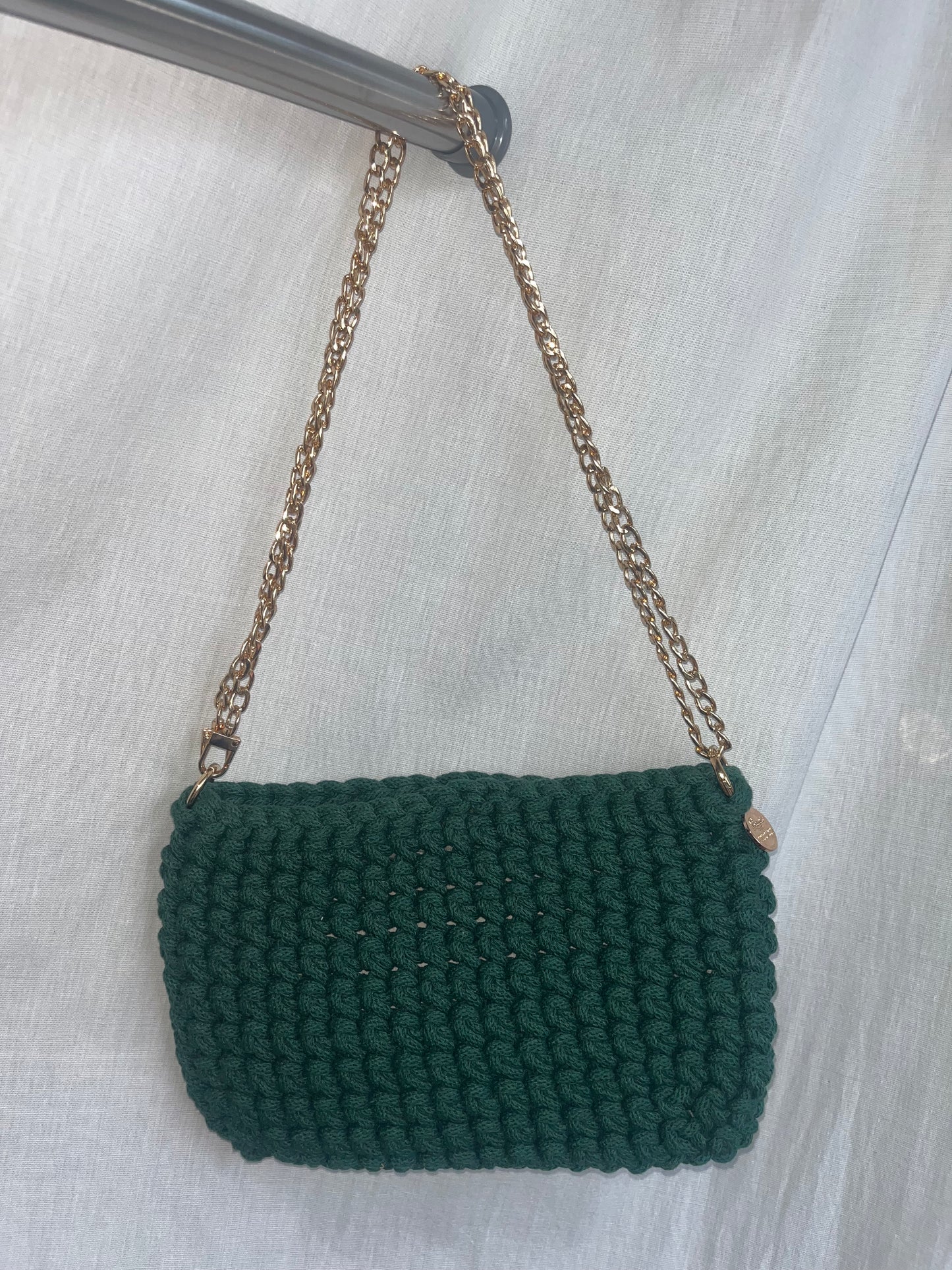 kleine handgemachte Häkeltasche aus Baumwolle in pine green – natürliche Tasche