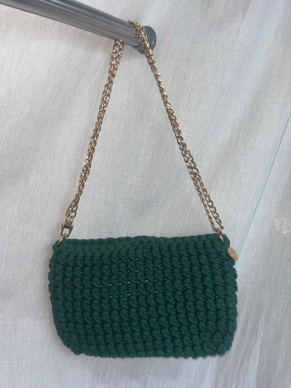 kleine handgemachte Häkeltasche aus Baumwolle in pine green – natürliche Tasche