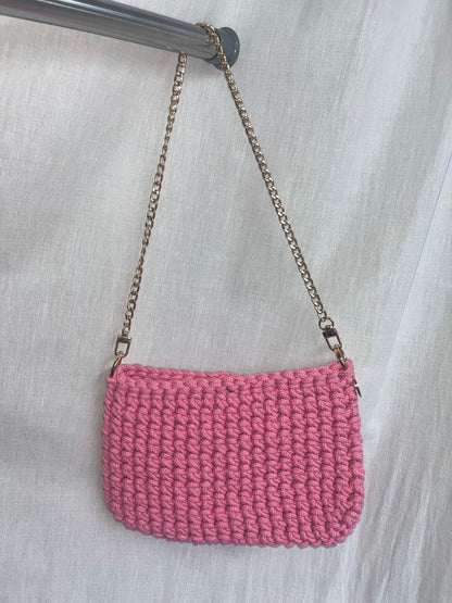 kleine handgemachte Häkeltasche aus Baumwolle in pink – kompakte Tasche