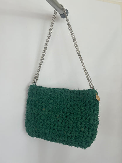 handgemachte Jeanstasche aus Upcycling Denim in tannengrün gehäkelt – nachhaltige Unikat Tasche
