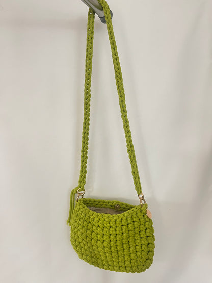 kleine handgemachte Häkeltasche aus Baumwolle in leuchtendem Lime Grün